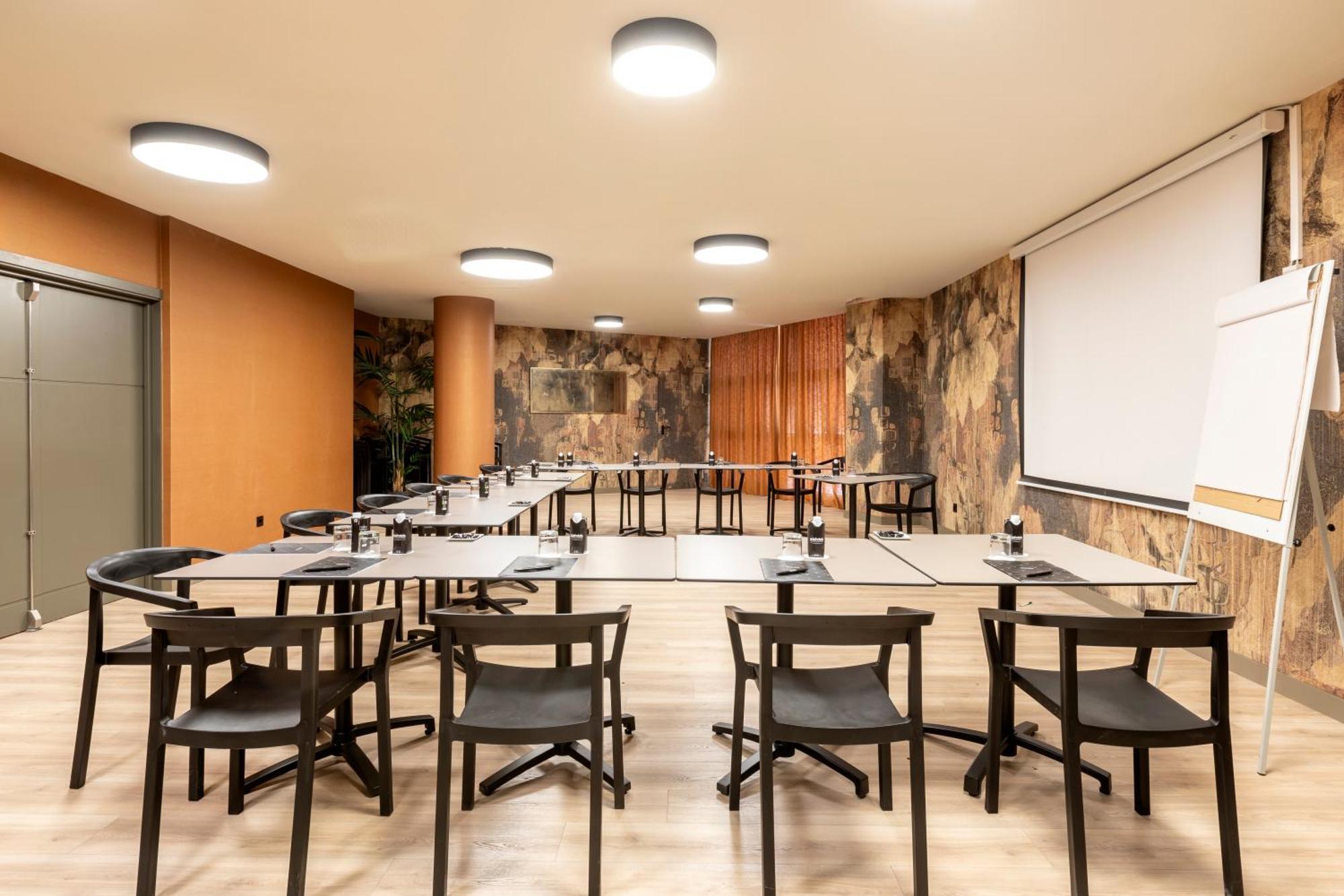 Rafaelhoteles Piramides Madri