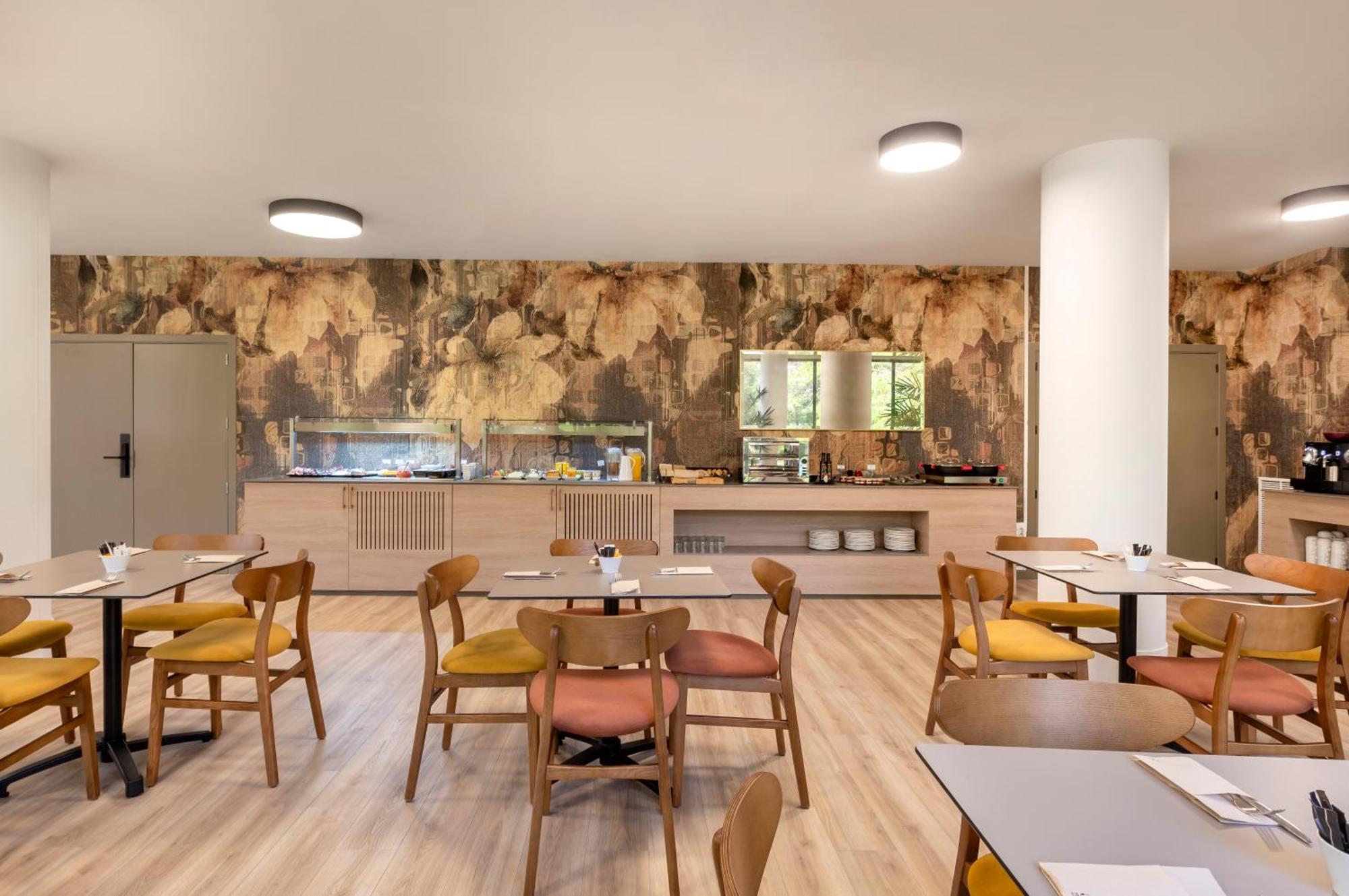Rafaelhoteles Piramides Madri